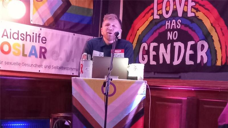 Urs Gamsavar bietet eine offene Sprechstunde zur sexuellen Gesundheit und Partnerschaft an.
