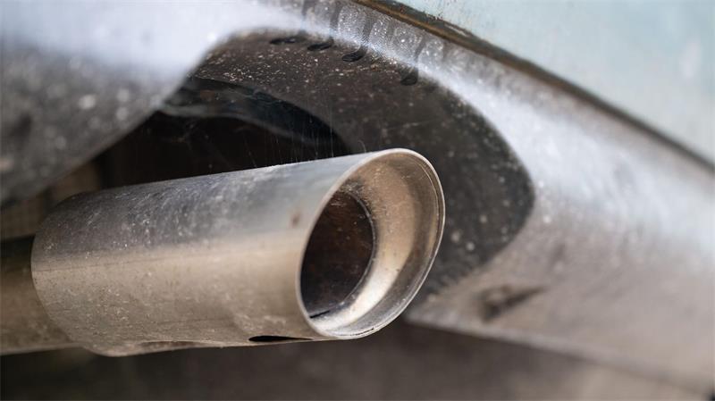 Deutschland und Frankreich vor Einigung bei Verbrenner-Aus Ursprünglich war beschlossen worden: Neuwagen in der EU ab 2035 sollen im Betrieb kein klimaschädliches Kohlenstoffdioxid (CO2) mehr ausstoßen dürfen. Das soll sich ändern. (Symbolbild)