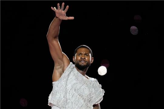 Usher hatte in der Halbzeitpause des Super Bowls einen großen Auftritt.