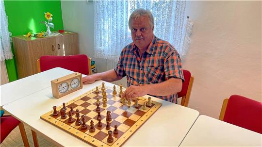 Uwe Brauner ist seit 2002 Vorsitzender des Schachclub Langelsheim und will den Verein jetzt wieder nach vorn bringen. Zuerst soll die Jugendsparte aufgebaut werden.  Foto: Krause
