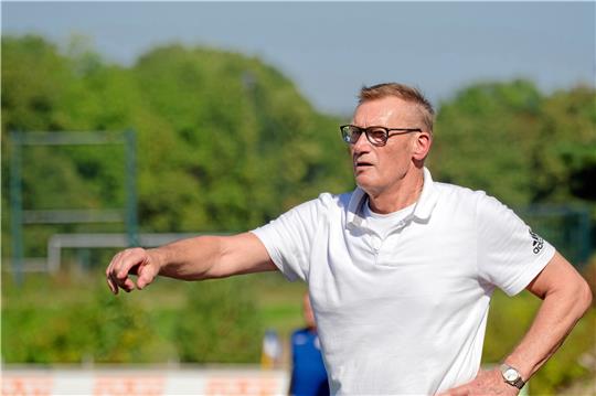 Uwe Hain, Trainer des SV Rammelsberg, hat am Sonntag im Heimspiel gegen seinen Ex-Klub KSV Vahdet Salzgitter mit extremem Personalmangel zu kämpfen. Foto: Drechsler