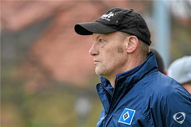 Prominenter Zugang: Uwe Hain wird Trainer beim SV Rammelsberg Uwe Hain ist der neue Mann an der Seitenlinie des SV Rammelsberg. Er gilt als ein Trainer, der viel Wert auf die Fitness seiner Spieler legt. Das Foto zeigt ihn zu seiner Zeit bei Schladen/Gielde, die er von 2011 bis 2013 trainiert. Foto: GZ-Archiv