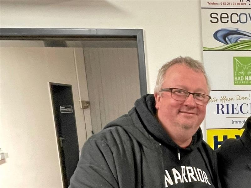 Olympia-Linienrichter und Topscorer an der Bande Uwe Lohde, 3. Vorsitzender der Harzer Falken, ist einer der Initiatoren der 1b-Mannschaft der Harzer Falken. Für diese stand er vor mehr als zwei Jahrzehnten selbst auf dem Eis. Foto: GZ-Archiv