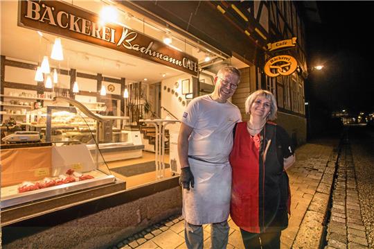 Uwe und Bettina Bachmann schließen am 30. Dezember Backstube und Geschäft in der Breiten Straße zu und geben ihre Selbstständigkeit auf. Foto: Schenk