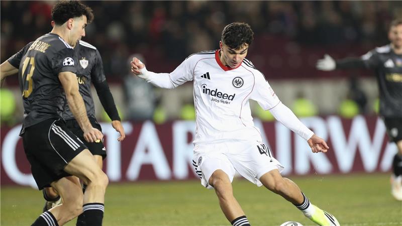 K.o. in letzter Minute: Frankfurt scheidet in Baku aus Uzun trifft zum 1:1-Ausgleich.