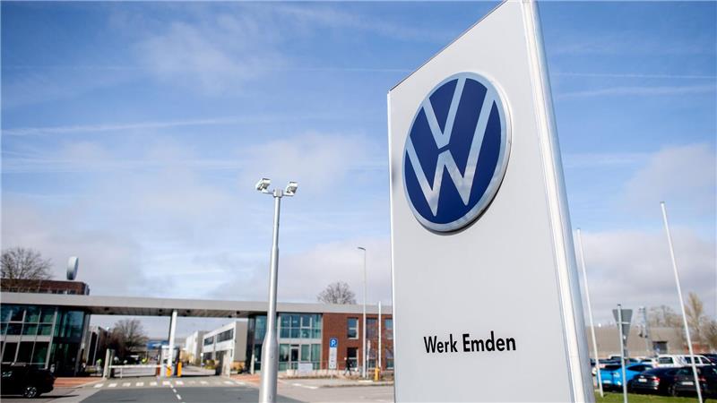 VW zählt mit seinem Werk in Emden zu den wichtigsten Arbeitgebern in Ostfriesland. (Archivbild)