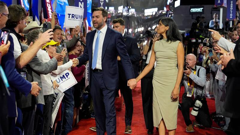 Trumps rechte Hand Vance und seine Ehefrau Usha Chilukuri Vance werden in Milwaukee gefeiert.