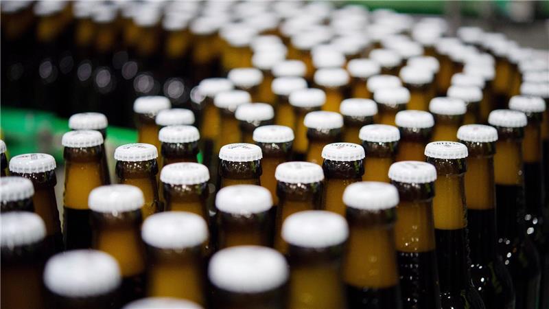 Große Brauer planen Bier-Preiserhöhungen Veltins hat eine Bierpreiserhöhung für den Herbst angekündigt. (Archivbild)