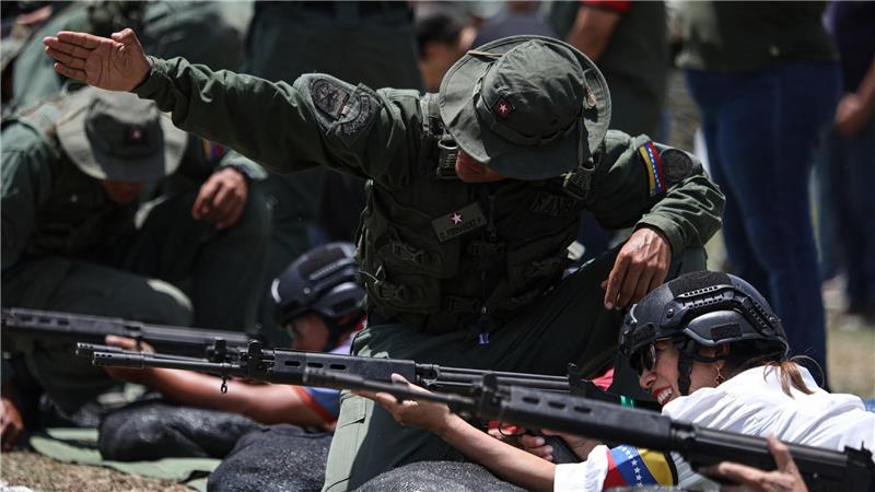 Venezolanische Milizen erhalten militärisches Training