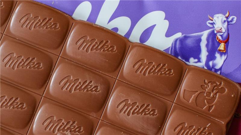 „Mogelpackung“ Milka? Verbraucherschützer ziehen vor Gericht Verbraucherschützer klagen gegen die kleinere Packung von Milka-Schokolade. (Archivbild)