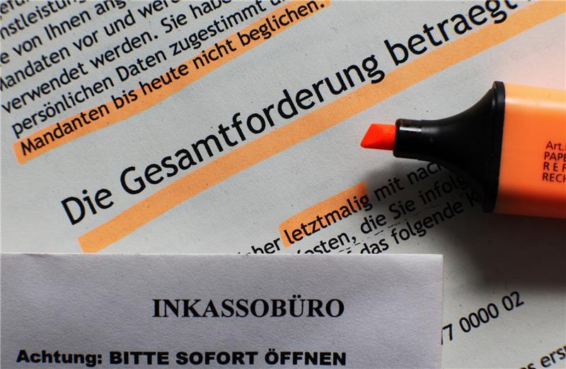 Achtung: Abzocke von Inkassofirmen Verbraucherschützer warnen: Nicht alle Schreiben sind seriös. Auch Abzocke kommt vor. Betroffene sollten aufpassen, dass sie korrekt behandelt werden. Symbolfoto: Jens Büttner/dpa