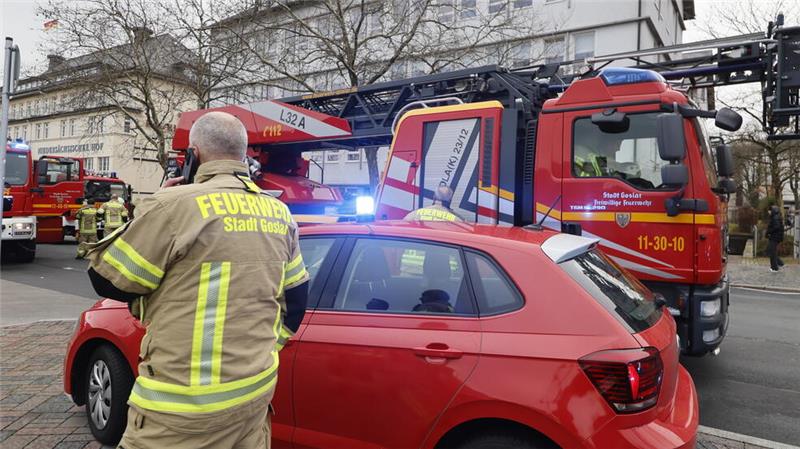 Verdacht auf Fahrstuhlbrand: Das Ärztehaus am Bahnhof wird am Mittwochvormittag geräumt.