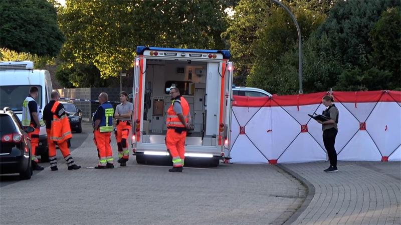 Verdächtiger Ehemann nach tödlichem Messerangriff festgenommen.