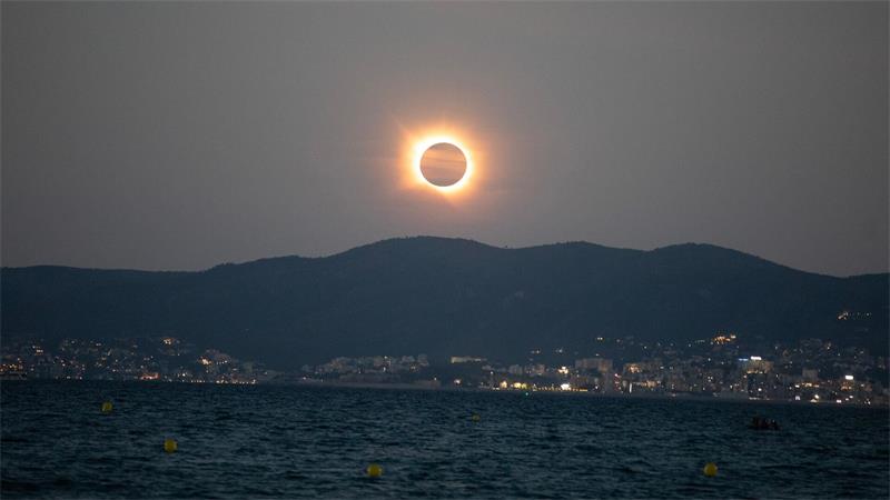 Verdeckte Sonne über Mallorca während der totalen Sonnenfinsternis.