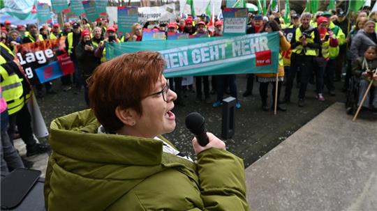 Verdi-Vize Christine Behle kündigt eine mögliche Eskalation vor Bundestagswahl an. (Archivbild)