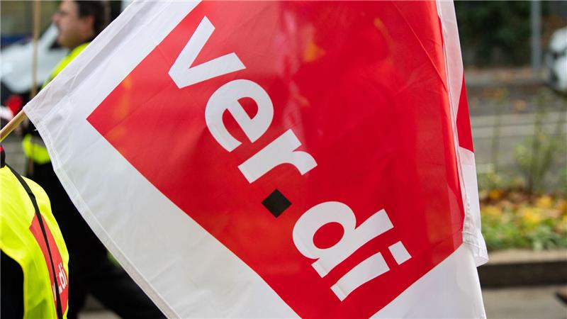 Verdi ruft die Straßenaufsicht im Tarifkonflikt für Dienstag zu Warnstreiks auf. (Symbolbild)