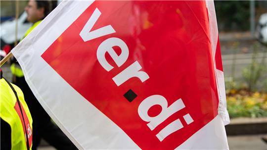 Verdi ruft die Straßenaufsicht im Tarifkonflikt für Dienstag zu Warnstreiks auf. (Symbolbild)