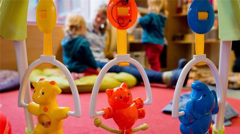 Öffentlicher Dienst: Gewerkschaften wollen acht Prozent mehr Verdi und der dbb verhandeln für 2,5 Millionen Tarifbeschäftigte - unter anderem in Kitas. (Archivbild)