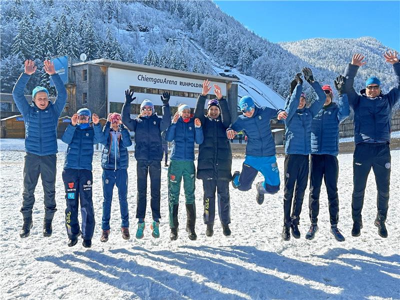 Verdienter Freudensprung: Der Langlauf-Nachwuchs des Niedersächsischen Skiverbandes überzeugt beim deutschen Schülercup in der Chiemgau-Arena in Ruhpolding. Foto: Privat