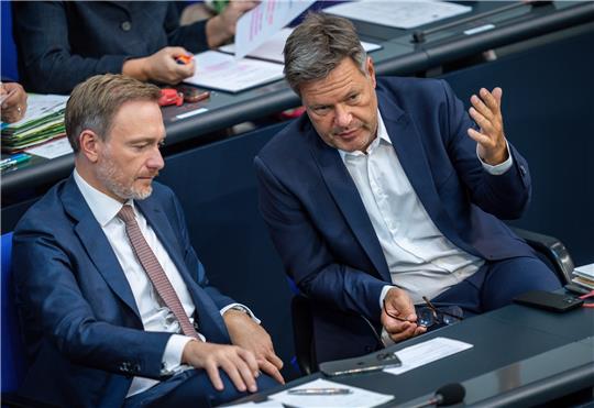 Vereint im Streit um die Gasumlage: Finanzminister Christian Lindner (li., FDP) und Wirtschaftsminister Rober Habeck (Grüne). Foto: dpa