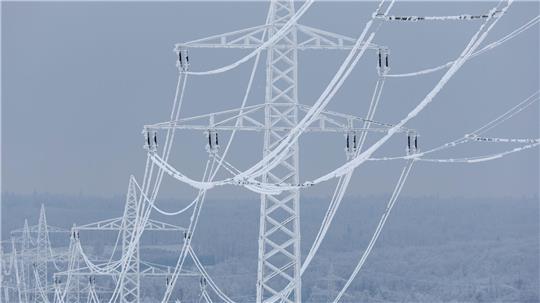Vereiste Stromleitungen im Harz
