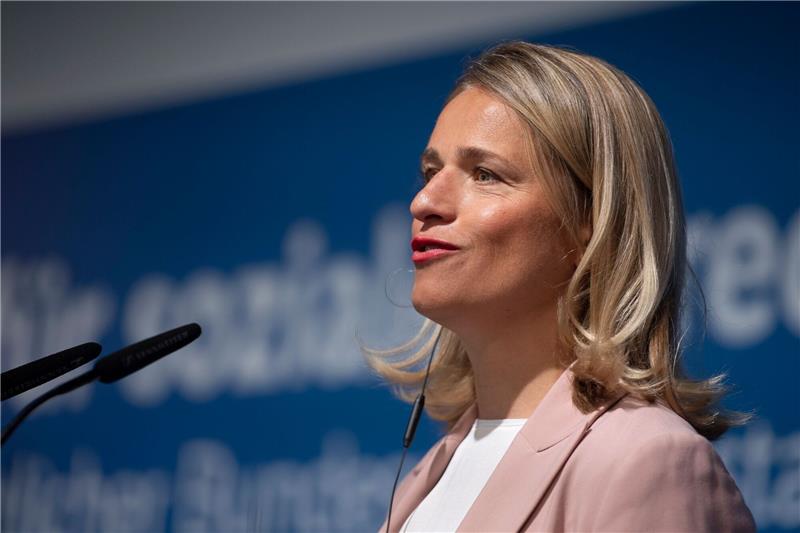 Sozialverband VdK fordert bundesweiten Feiertag am 8. März Verena Bentele, Präsidentin vom VdK, spricht beim 19. Ordentlichen Bundesverbandstag des Sozialverband VdK.