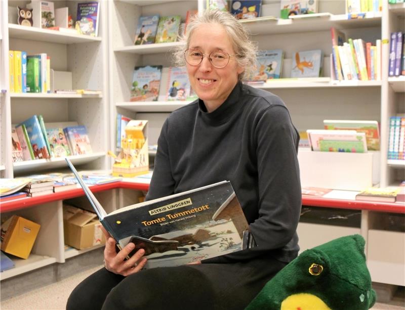 Goslarer Buchhändlerin Verena Rosenbusch hört auf Verena Rosenbusch in ihrer Kinderbuch-Abteilung. Die Regale sind schon deutlich leerer geworden, aber ein paar Bücher von Astrid Lindgren sind noch da. Foto: Hartmann