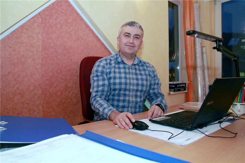 Vereni "Gemeinsam - Flüchtlingshilfe Bad Harzburg", Bekir Sahin als Integrationsberater im Büro von Café Luise (Anlaufstelle des Vereins, Treffpunkt), Fördergeld vom Land Niedersachsen ist zugesichert