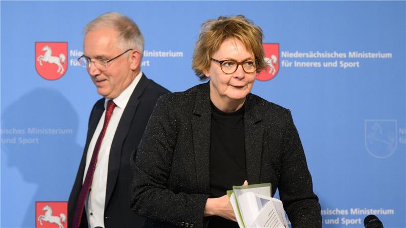 Verfassungsschutz: AfD Niedersachsen wird rechtsextremer Verfassungsschutzpräsident Dirk Pejril und Innenministerin Daniela Behrens sehen einen Anstieg des Rechtsextremismus in Niedersachsen. (Archivbild)