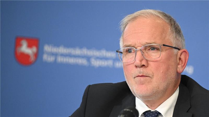 Mehr Rechtsextreme in Niedersachsen – AfD im Fokus Verfassungsschutzpräsident Dirk Pejril warnt vor einer neuen Generation junger Rechtsextremisten.