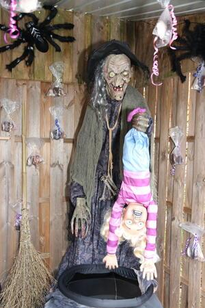 Gänsehaut-Garantie in Rhüden mit allerhand gruseligen Gestalten Verhext geht es zu auf der Halloween-Meile in Rhüden