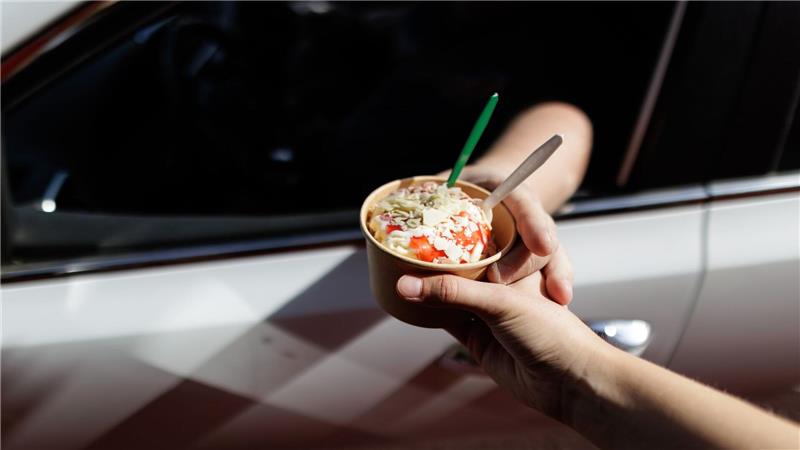 Erdbeer-Drive-in im Emsland sorgt für Tiktok-Hype und Stau Verkauft wird direkt am Auto.