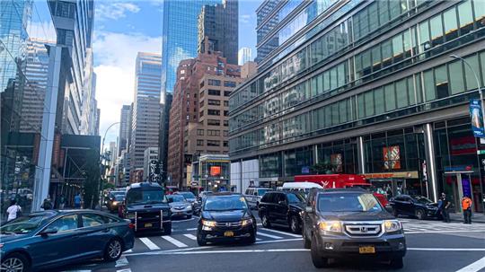 Verkehr auf den Straßen der US-Metropole New York. 