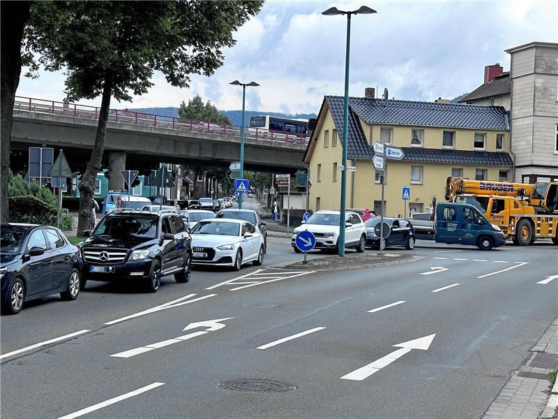 Verkehrschaos an der Ecke Juliusstraße/Ilsenburger Straße. Foto: Schlegel