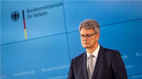 Verkehrsminister Schnieder hat den personellen Umbruch bei der Bahn eingeleitet. 