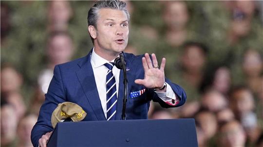 Verkündet schon wieder einen tödlichen US-Angriff auf ein Boot im Pazifik - Pentagon-Chef Hegseth. 
