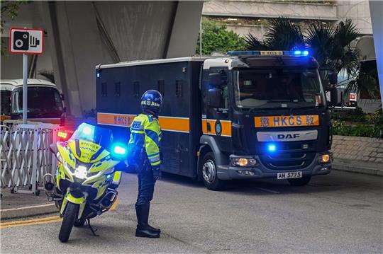 Verleger Jimmy Lai muss sich seit dem 18. Dezember vor dem Gericht im Hongkonger Stadtteil West Kowloon verantworten.