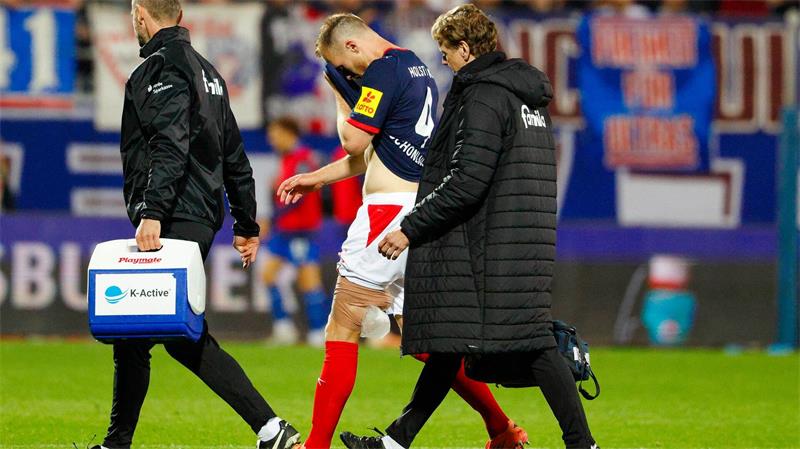 0:0 beim Schlusslicht: Herthas Siegesserie reißt in Kiel Verletzung beim Comeback: Kiels Verteidiger Sebastian Schonlau.