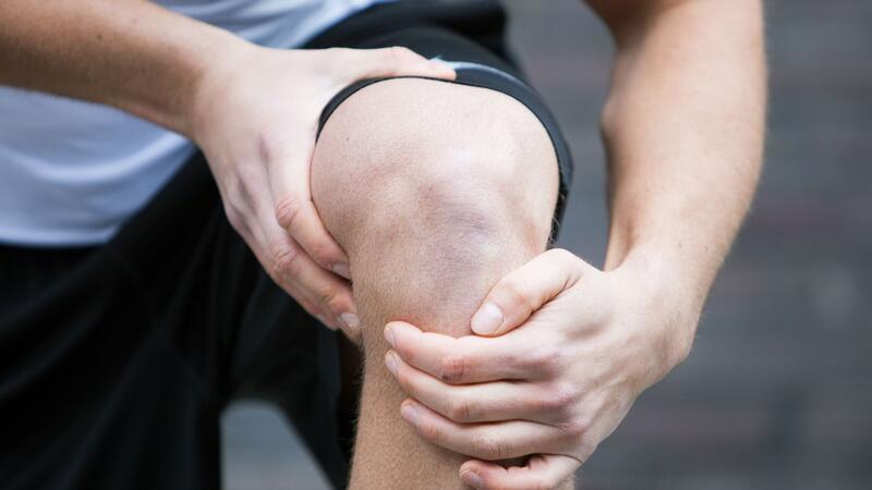 Fußball-Training: Wie du auf dem Feld die Leistung steigerst Verletzungen gehören im Fußballalltag dazu.