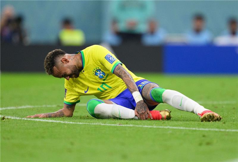 Omnipräsent auf der Liege: Neymar beschäftigt Brasilien Verletzungsgeplagt: Brasilien-Star Neymar.