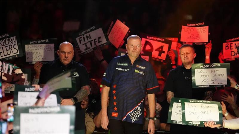 Becker-Effekt und schwache Deutsche: So lief die Darts-WM Verließ den Ally Pally schwer geschlagen: Ex-Weltmeister Raymond van Barneveld.