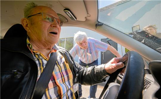 Verpflichtende Testfahrten und Medizinchecks für Senioren: Über dieses strittige Thema wird beim Verkehrsgerichtstag in Goslar diskutiert.  Foto: dpa