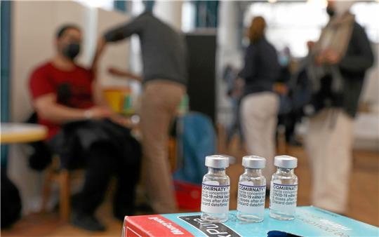 Verschiedene Impfstoffe stehen am 2. November im Foyer des Uni-Hauptgebäudes zur Verfügung . Archivfoto: Neuendorf