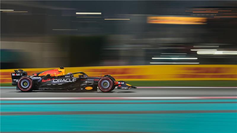 Verstappen versucht alles, um doch noch seinen fünften Titel in Serie zu holen. 