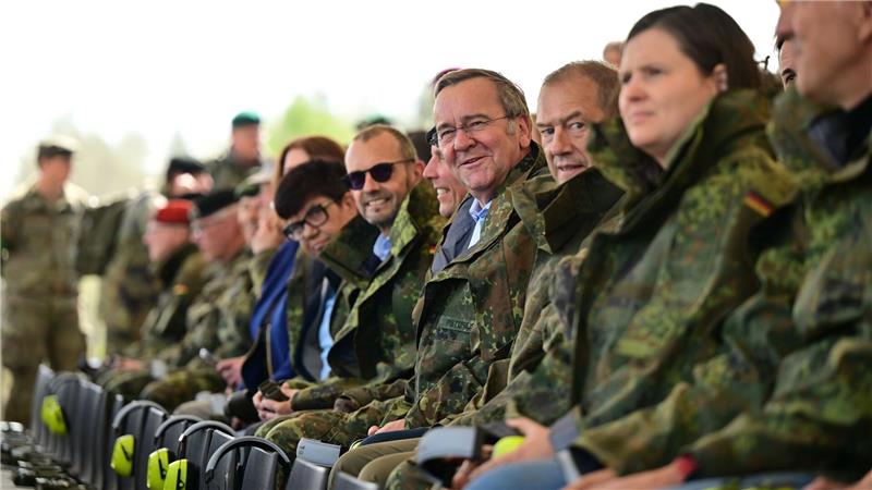 Verteidigungsminister Boris Pistorius (SPD) bei einer Gefechtsübung in Munster.