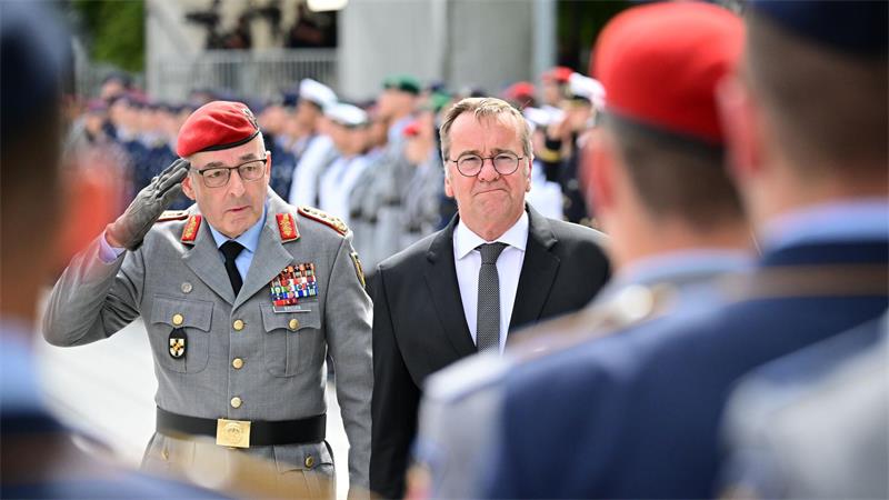 Verteidigungsminister Boris Pistorius (SPD) muss nach der Wahl Breuers entscheiden, wen er an die militärische Spitze der Bundeswehr setzt. (Archivbild)