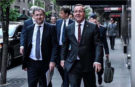 Verteidigungsminister Boris Pistorius (SPD) trifft bei seiner Militärpolitischen Reise nach New York Amtskollegen, Diplomaten und Offiziere.
