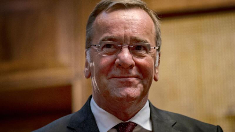 Verteidigungsminister Pistorius lässt es sich offen, ob er 2025 als Direktkandidat für den Bundestag antreten wird. (Archivbild)