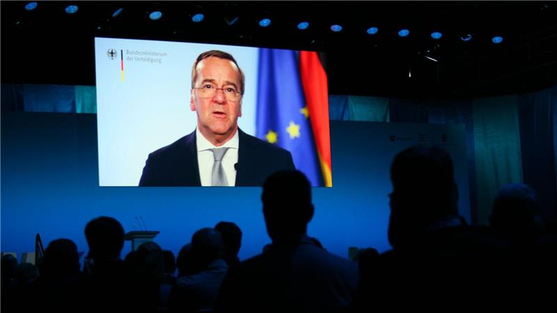 Verteidigungsminister Pistorius möchte enger mit der maritimen Industrie zusammenarbeiten.