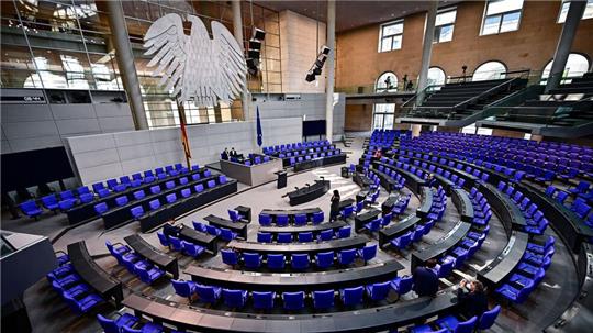 Vertrauensfrage, Auflösung des Bundestages - dann wird es im Plenarsaal leer.